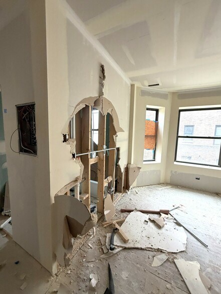 More Photos Of 7109 S Bennett Ave, Chicago Apartments For Sale