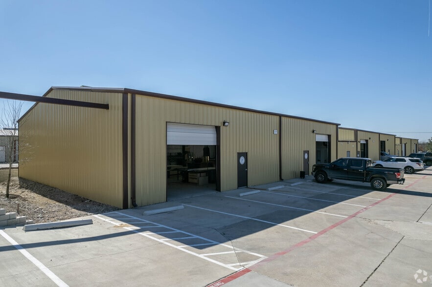 More Photos Of 5140 Dexham Rd, Rowlett Warehouse For Lease