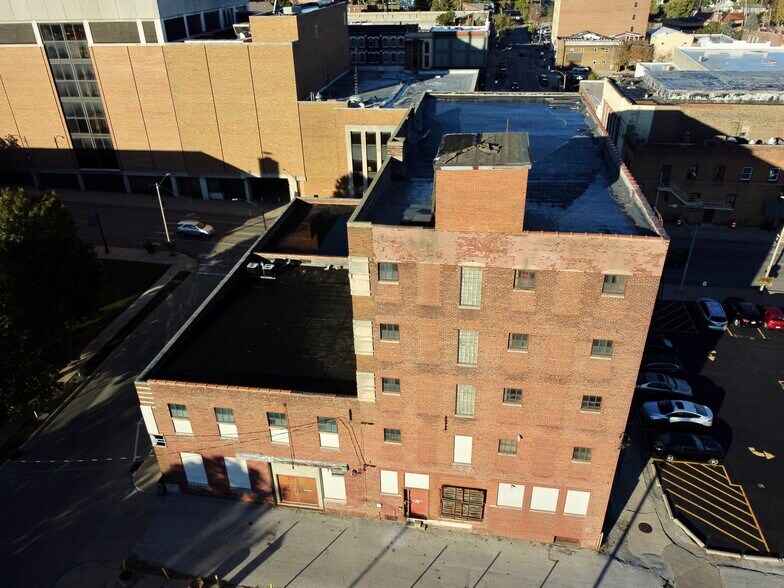 More Photos Of 503 N East St, Bloomington General Retail For Lease