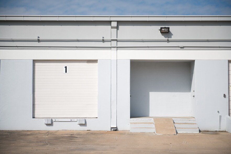 More Photos Of 8901-8933 Interchange Dr, Houston Unknown For Lease