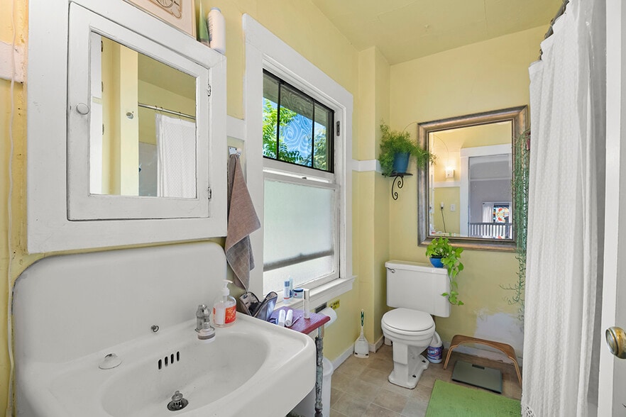 More Photos Of 326 Athol Ave, Oakland Multifamily For Sale