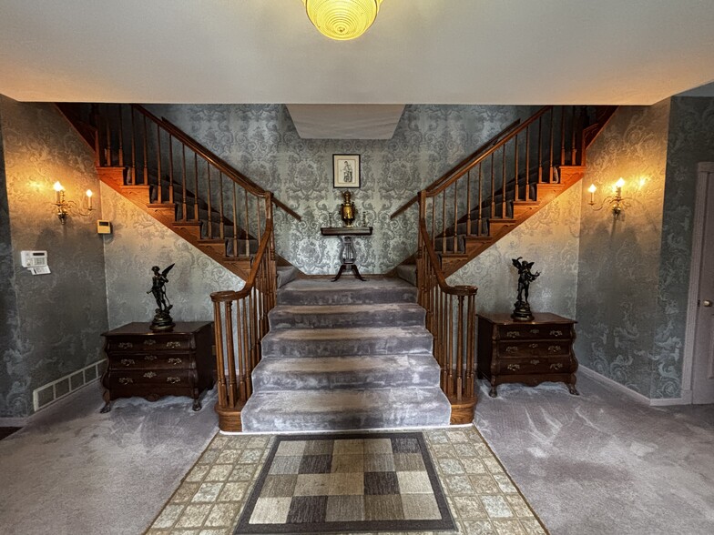 More Photos Of 205 Grandview Dr, Frankfort Religious Facility For Sale