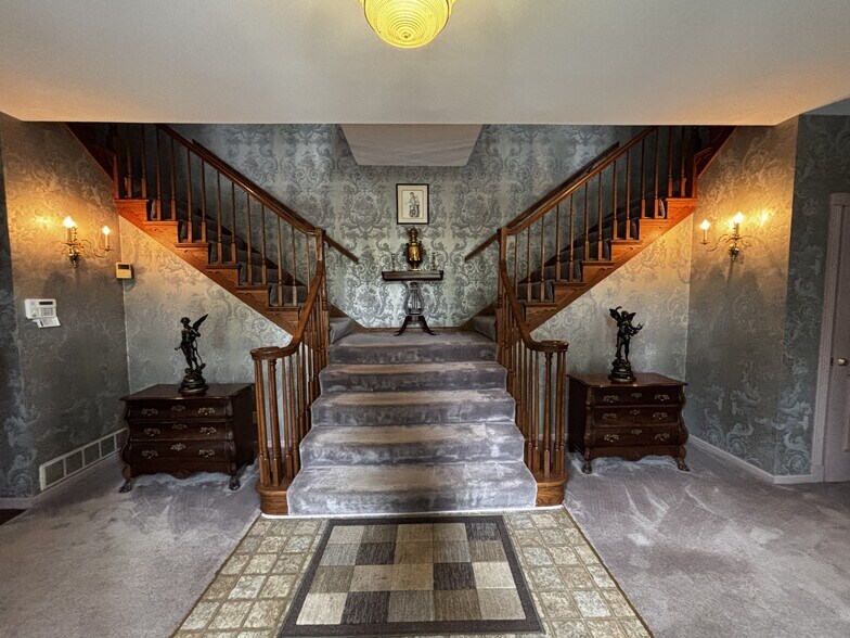 More Photos Of 205 Grandview Dr, Frankfort Religious Facility For Sale
