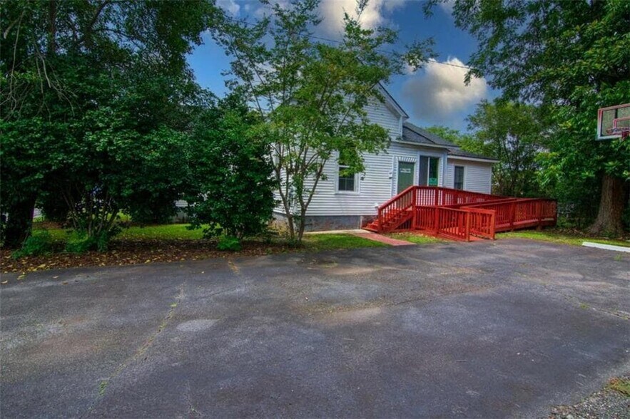 More Photos Of 322 Fort Ln, Hamilton Storefront Retail Residential For Sale