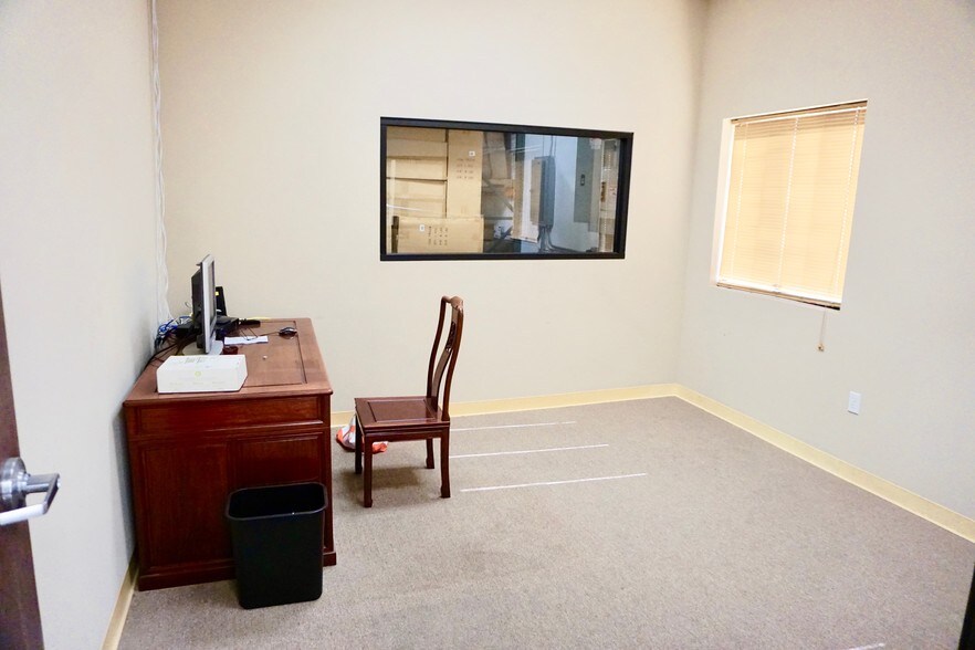 More Photos Of 16882 S Main St, Gardena Warehouse For Lease