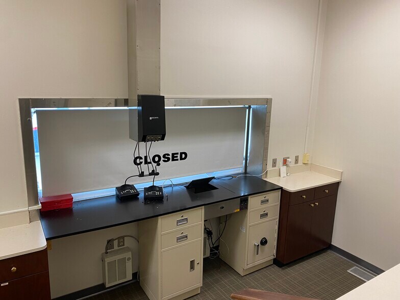 More Photos Of 1496 Anderson Hwy, Cumberland Bank For Lease