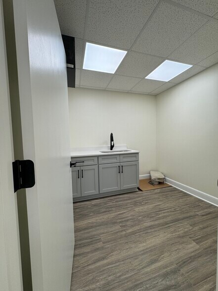 More Photos Of 313 S High St, Akron Office For Lease