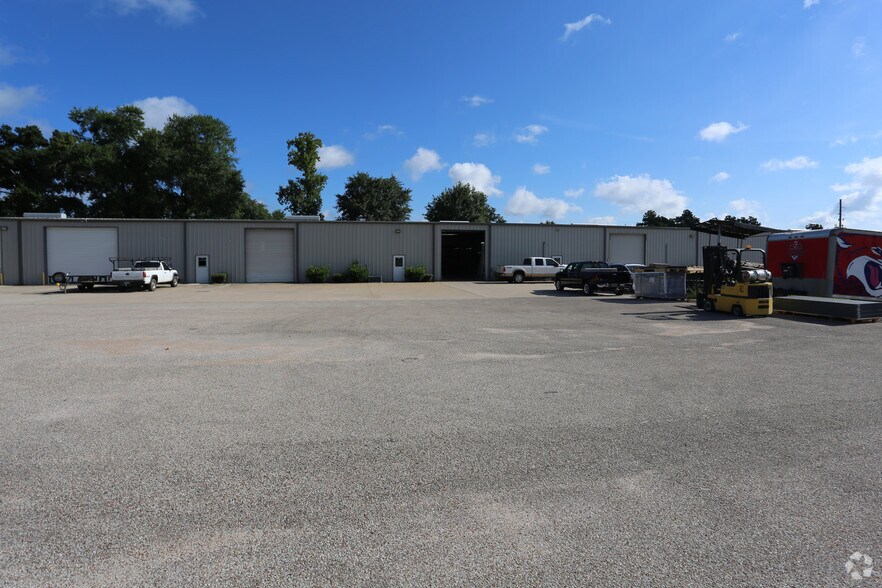More Photos Of 24501 Hufsmith Kohrville Rd, Tomball Warehouse For Lease