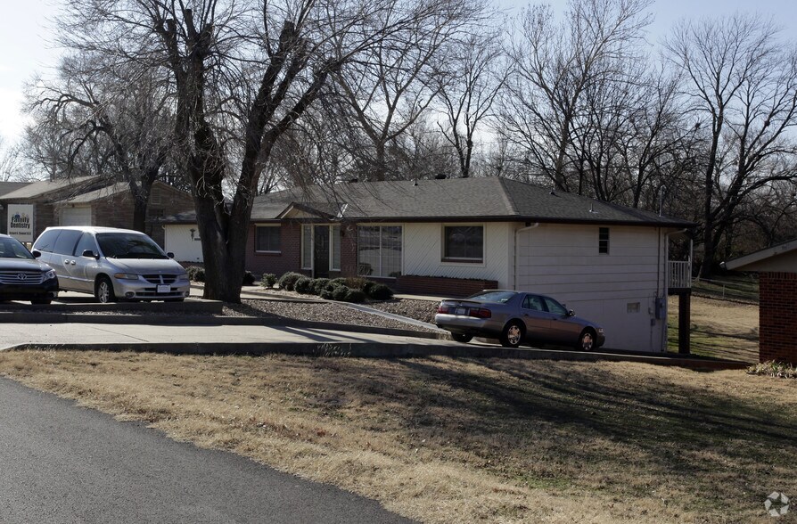 More Photos Of 1623 SE Washington Blvd, Bartlesville Medical For Lease