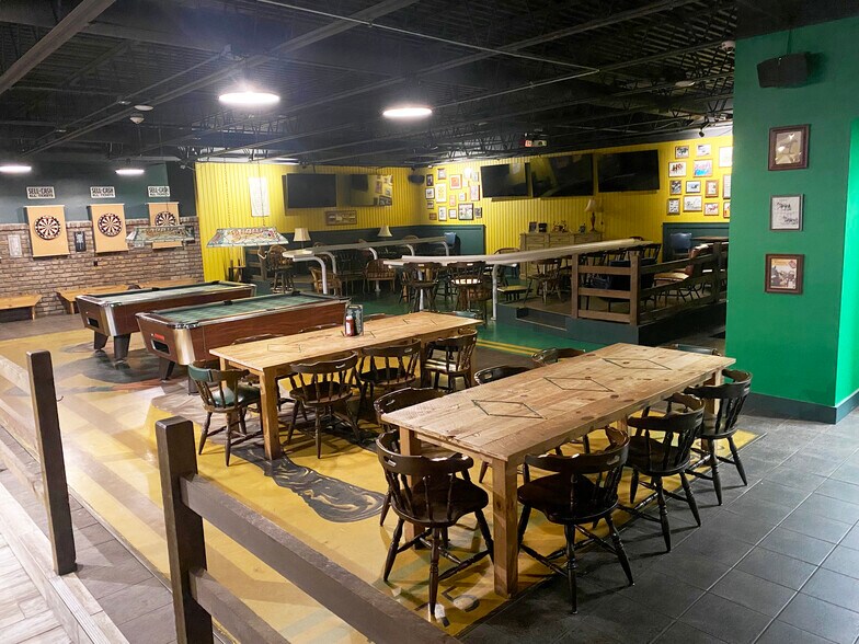 More Photos Of 410 S Clippert St, Lansing Restaurant For Sale