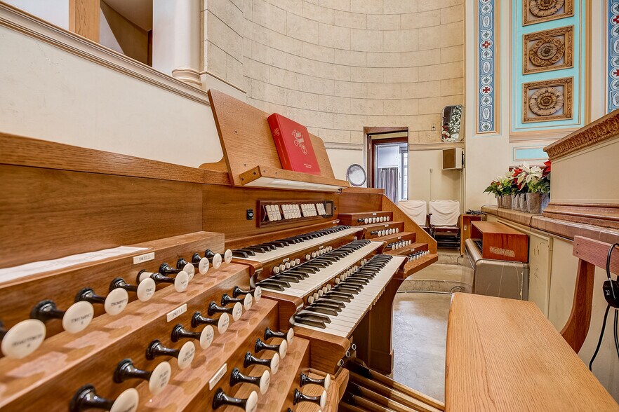 More Photos Of 1110 Guadalupe St, Austin Religious Facility For Lease