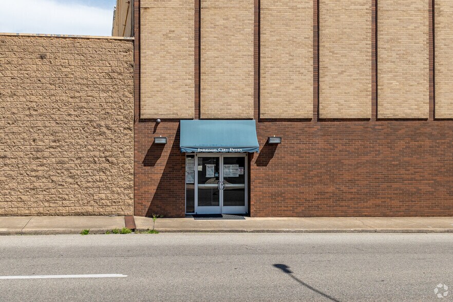 More Photos Of 204-208 W Main St, Johnson City Light Manufacturing For Sale