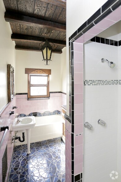 More Photos Of 1939 N Kenmore Ave, Los Angeles Apartments For Sale