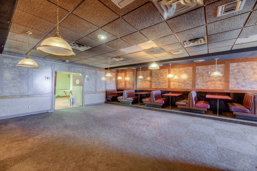More Photos Of 421 7th St E, Saint Paul Restaurant For Sale