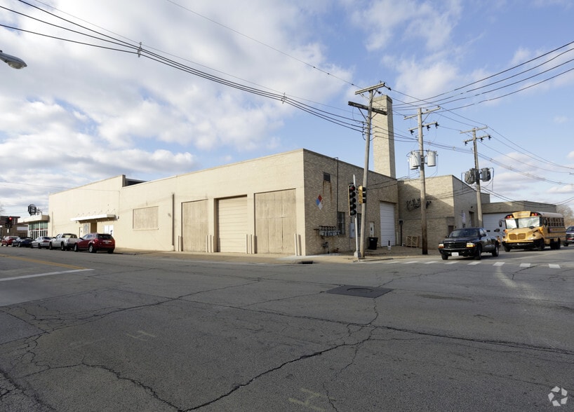 More Photos Of 500 N Walnut St, Champaign Storefront Retail Office For Lease