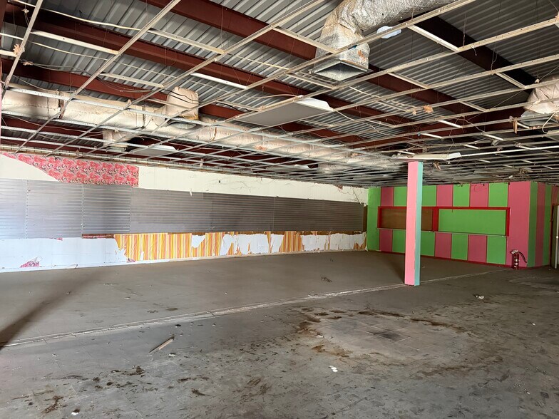 More Photos Of 201 W 2nd Ave, Nixon Warehouse For Sale