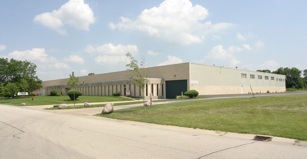 More Photos Of 124 Tower Dr, Burr Ridge Warehouse For Lease