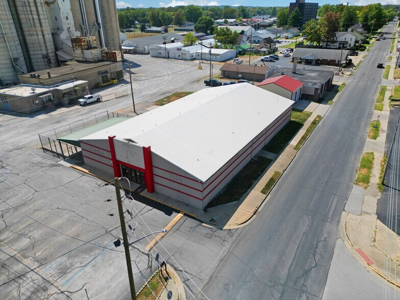 More Photos Of 105 S Forest Ave, Brazil Freestanding For Sale