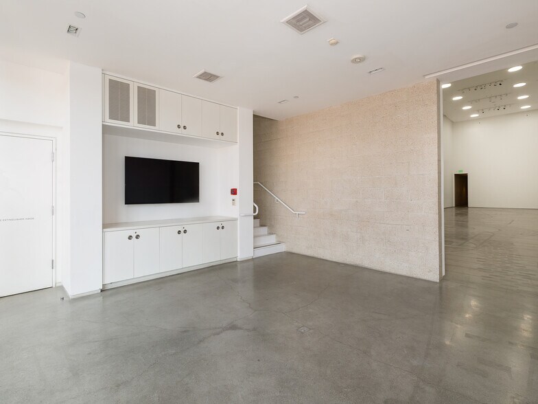 More Photos Of 208 Main St, El Segundo Loft Creative Space For Sale