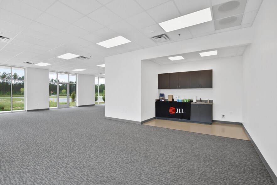 More Photos Of 1125 Redwood Materials Dr, Ridgeville Distribution For Lease