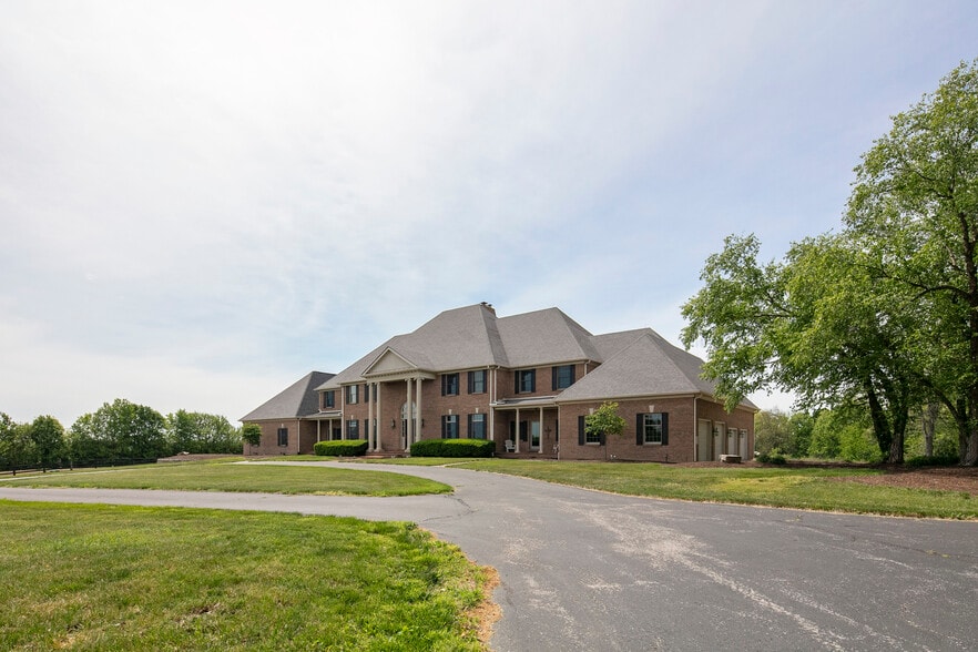 More Photos Of 4664 Lexington Rd, Winchester Specialty For Sale
