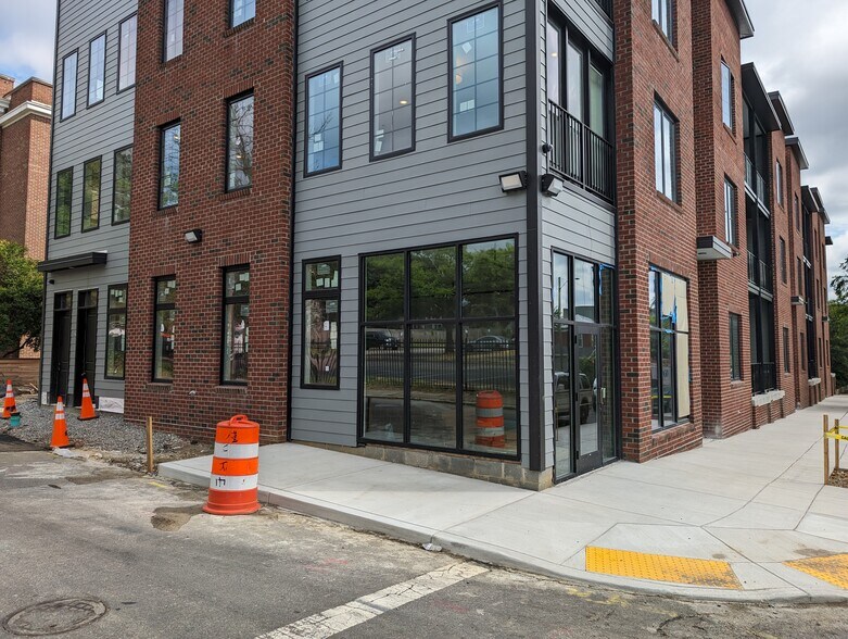 More Photos Of 1421 Bainbridge St, Richmond Apartments For Sale