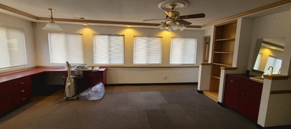 More Photos Of 2010 Bluestone Dr, Saint Charles Office For Sale