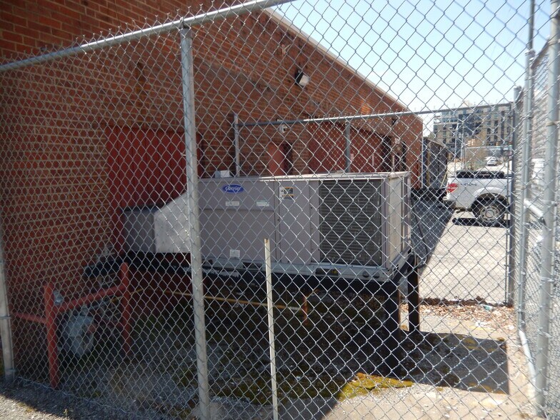 More Photos Of 46 Aston St, Asheville Light Manufacturing For Lease