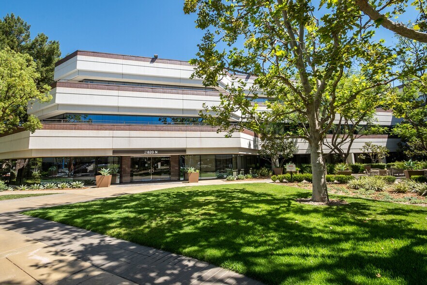More Photos Of 21860 Burbank Blvd, Woodland Hills Office For Lease