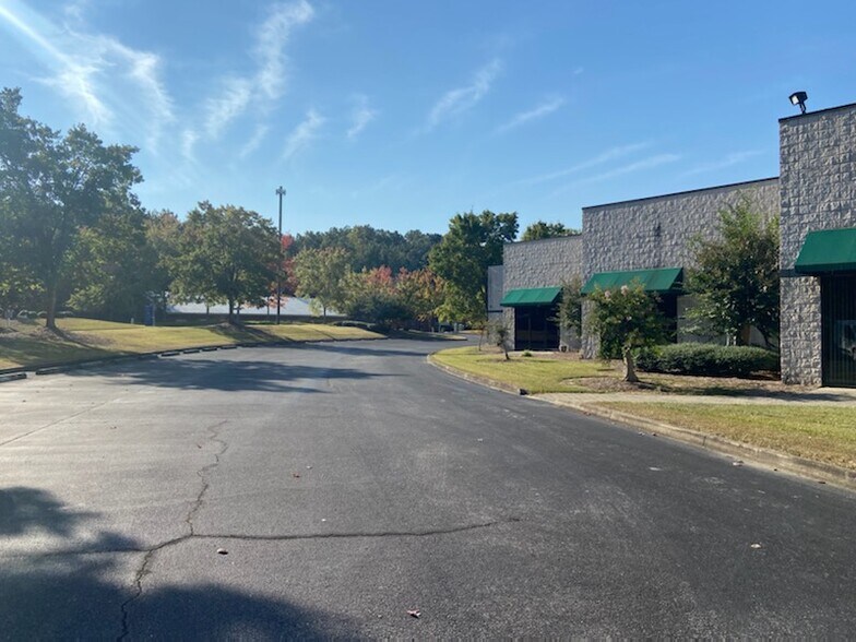 More Photos Of 509 Mineral Trace, Birmingham Light Distribution For Lease