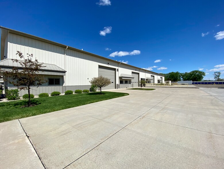 More Photos Of 100 Brakeshoe Ct, East Moline Warehouse For Lease
