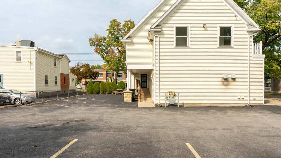 More Photos Of 5725 Main St, Buffalo Freestanding For Lease