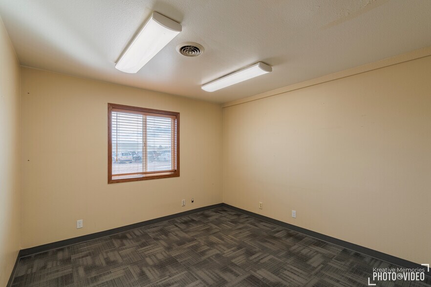 More Photos Of 612 Sinclair St, Gillette Industrial For Sale