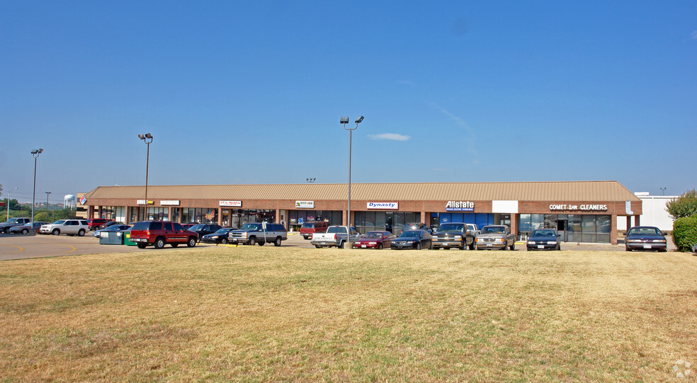 More Photos Of 8808 Camp Bowie Blvd W, Fort Worth Unknown For Lease