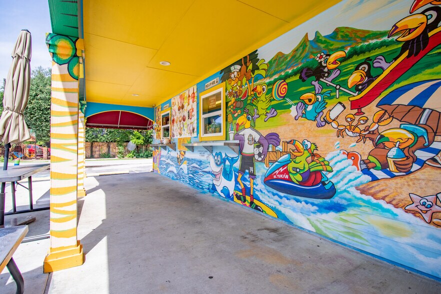 More Photos Of 518 Mill Ave, Conroe General Retail For Sale