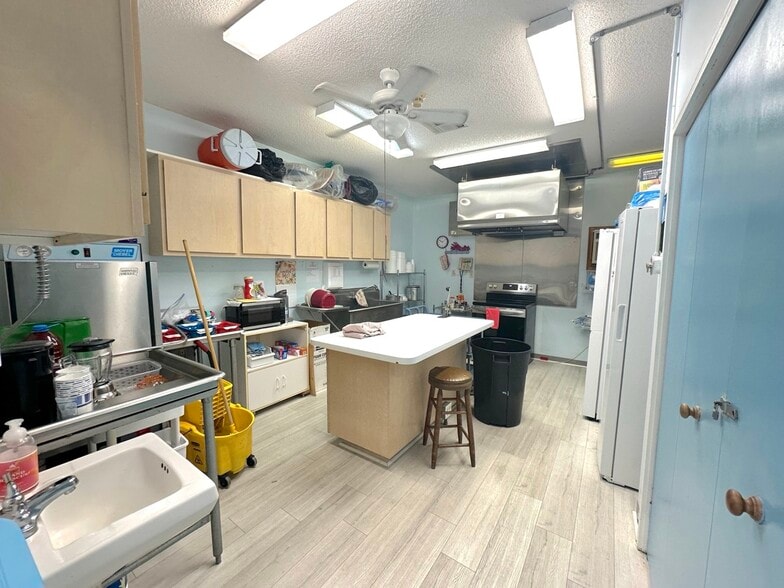 More Photos Of 794 King George Blvd, Savannah Schools For Sale