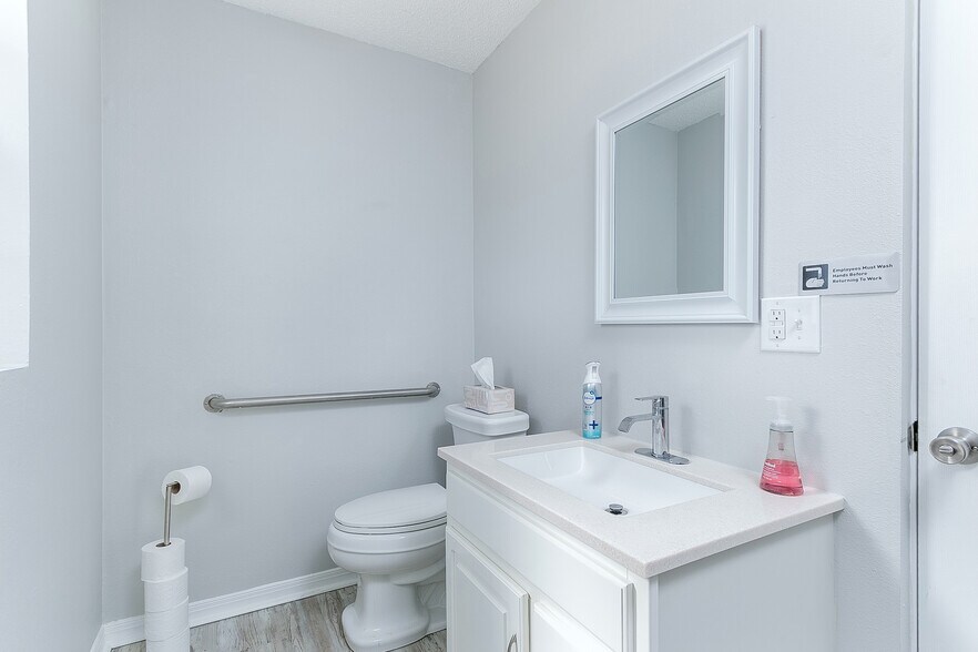 More Photos Of 621 S Locust Ave, Sanford Loft Creative Space For Sale