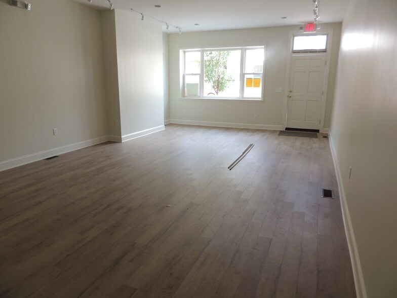 More Photos Of 122 E King St, York General Retail For Lease