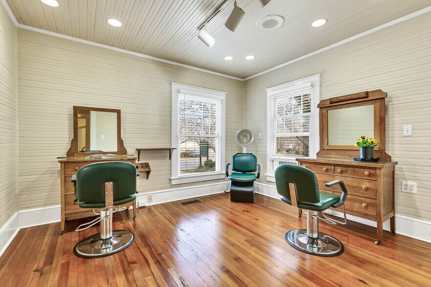 More Photos Of 104 State St, Greensboro Freestanding For Sale