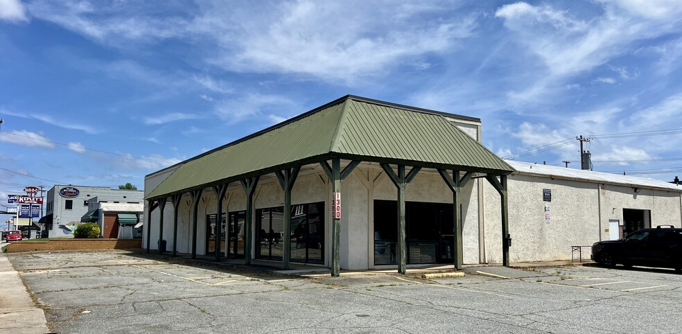 Primary Photo Of 1300 N Main St, High Point Freestanding For Lease