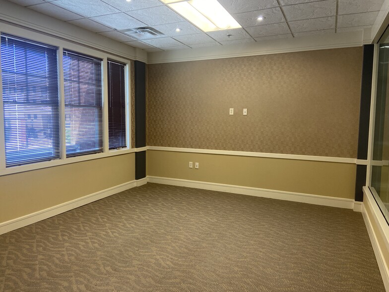More Photos Of 10427 North St, Fairfax Office For Lease