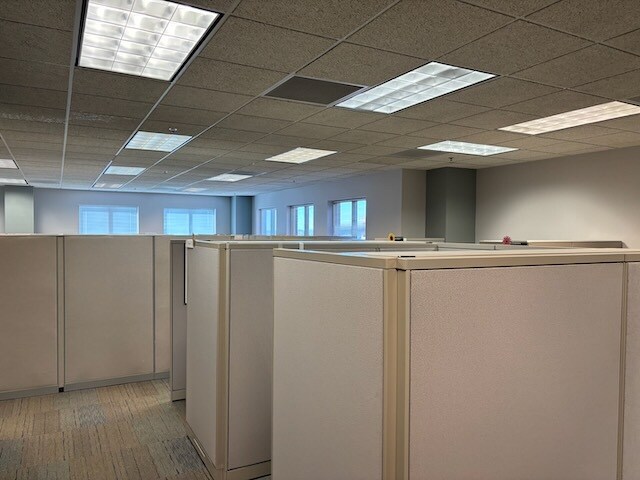 More Photos Of 21 SE 3rd St, Evansville Office For Lease