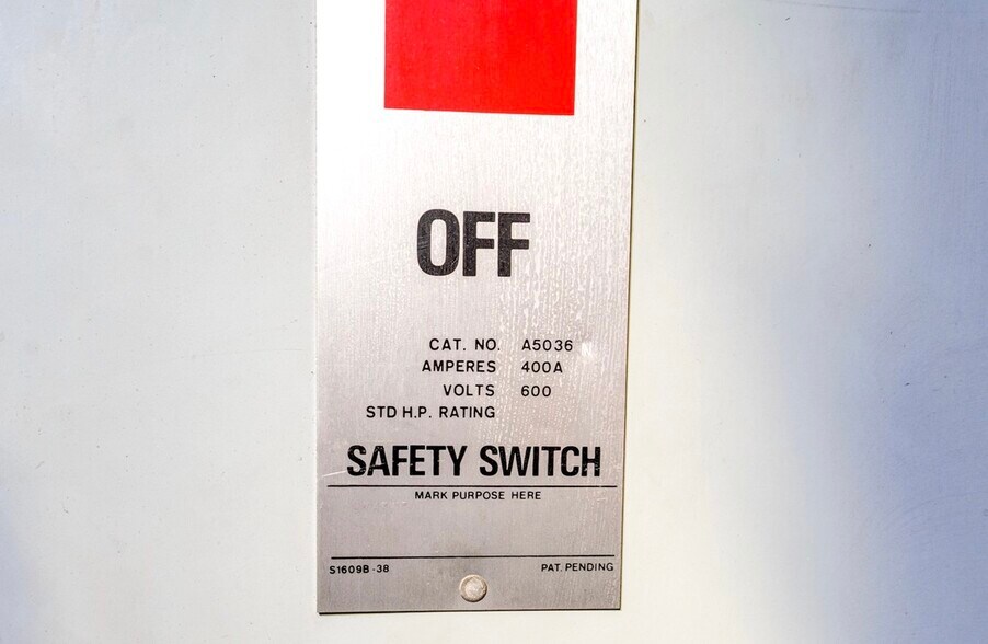 More Photos Of 1146 Aerowood Dr, Mississauga Warehouse For Sale