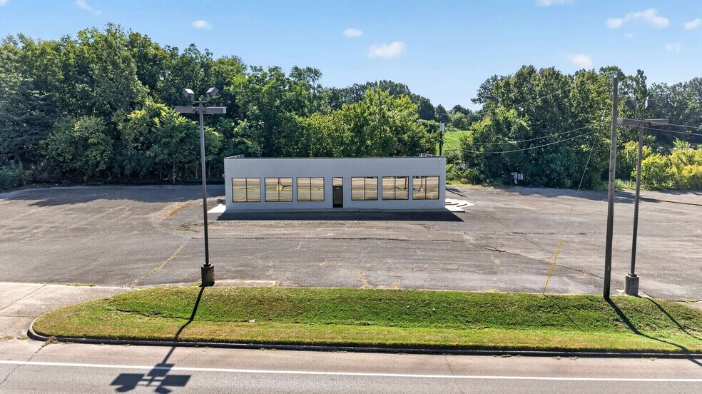 More Photos Of 620 Missouri 25, Dexter Auto Dealership For Lease