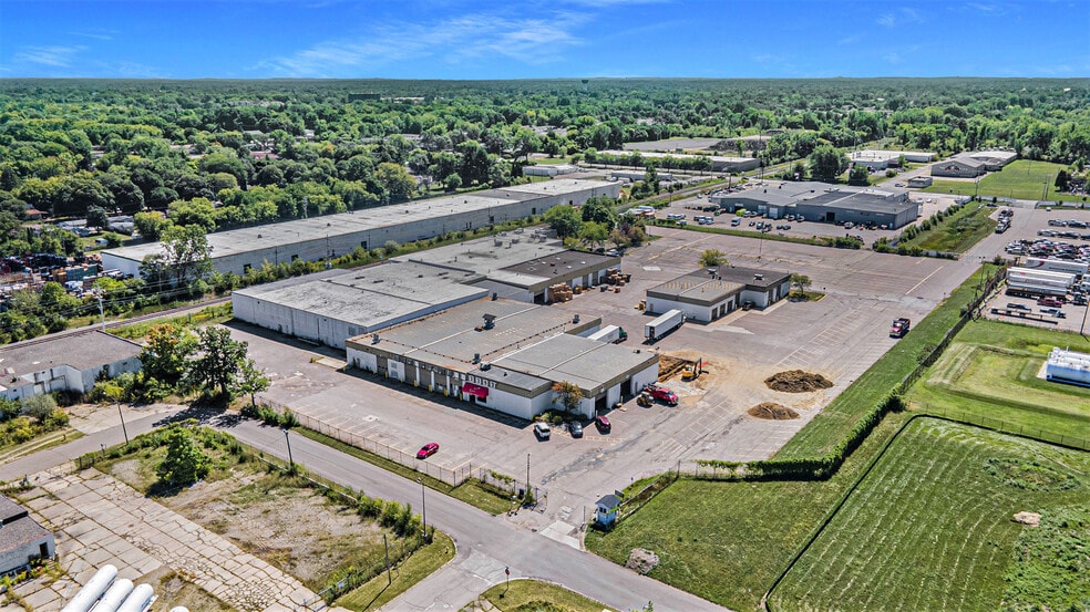 More Photos Of 3302 Kent St, Flint Distribution For Lease