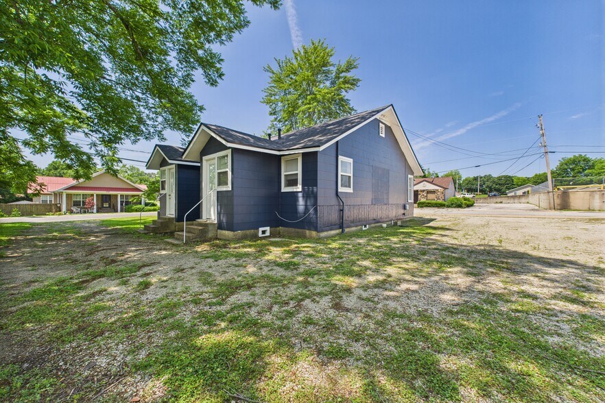 More Photos Of 919 South St, Mountain Home Freestanding For Sale