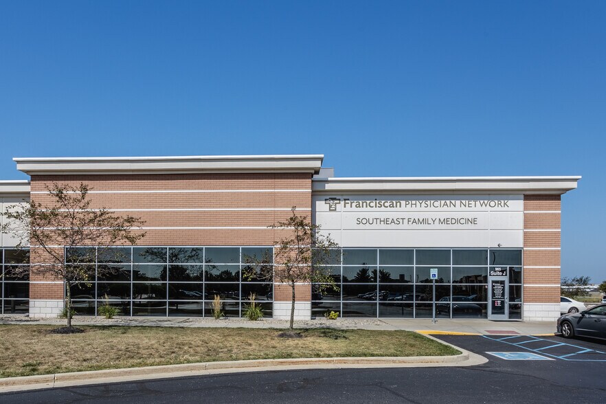 More Photos Of 965 N Emerson Ave, Greenwood Medical For Lease