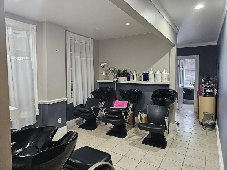 More Photos Of 208 N Washington St, Alexandria Storefront Retail Office For Lease