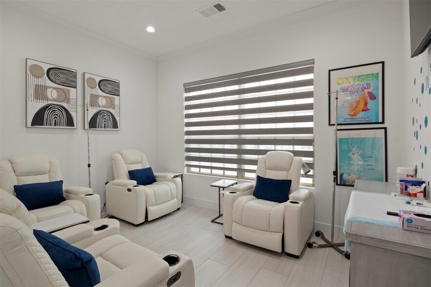 More Photos Of 2681 MacArthur Blvd, Lewisville Office For Sale