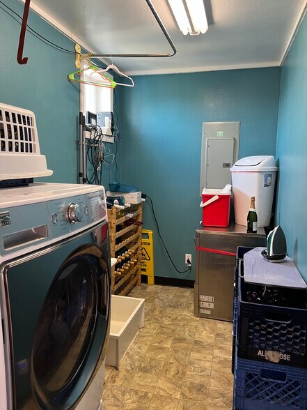 More Photos Of 1311 Bay Ave, Ocean Park General Retail For Sale